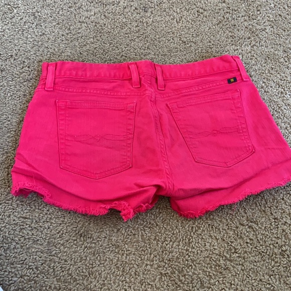 Pink frayed shorts - Picture 2 of 4